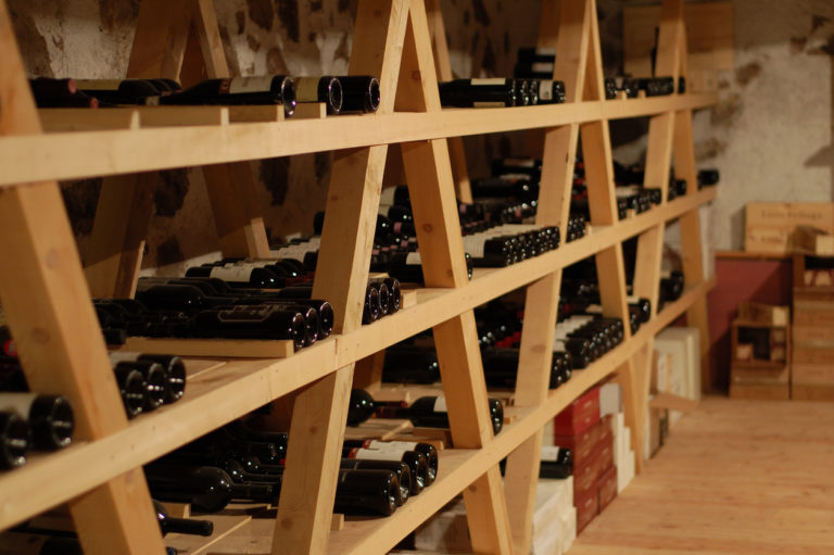 Faire une cave à vin dans un garage le guide ultime • Robin du Bois