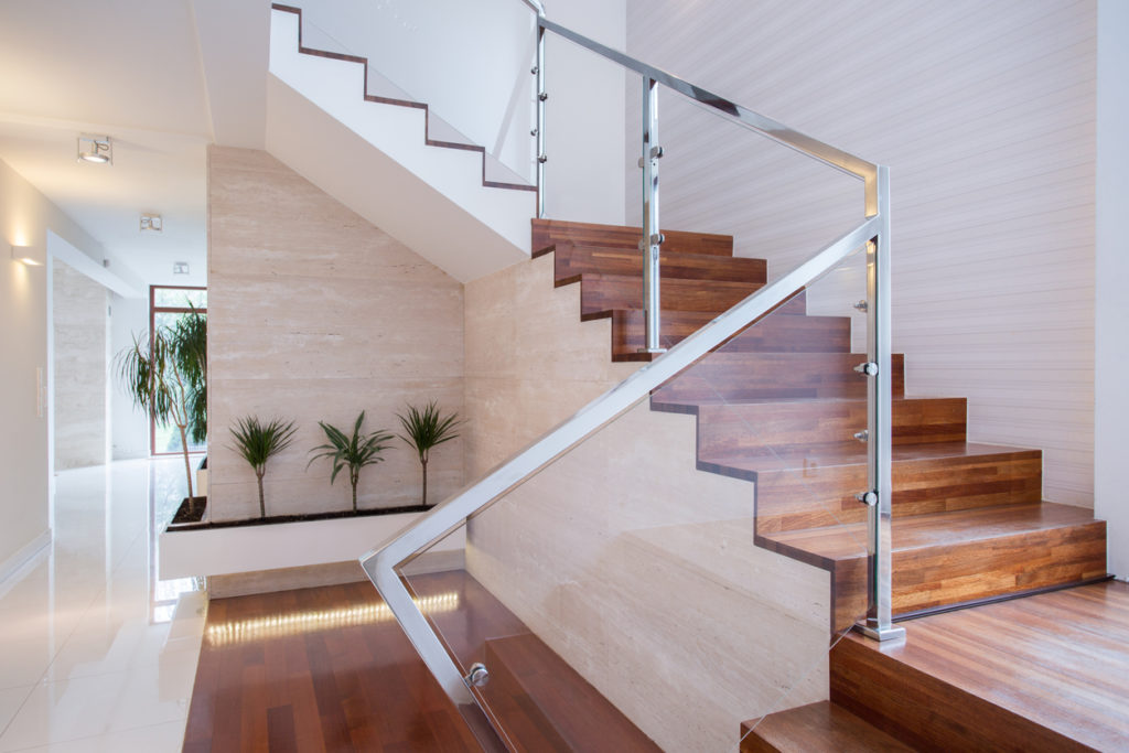 Un escalier en bois constituent une excellente solution pour apporter du charme à un intérieur.