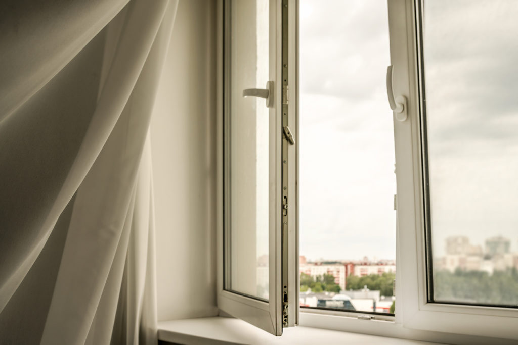 La fenêtre battante est le type de fenêtre que l’on retrouve le plus souvent dans les maisons.